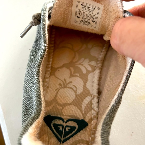 Women sizes 7.0 & 7.5 Converse, Roxy, Susina - Picture 7 of 7